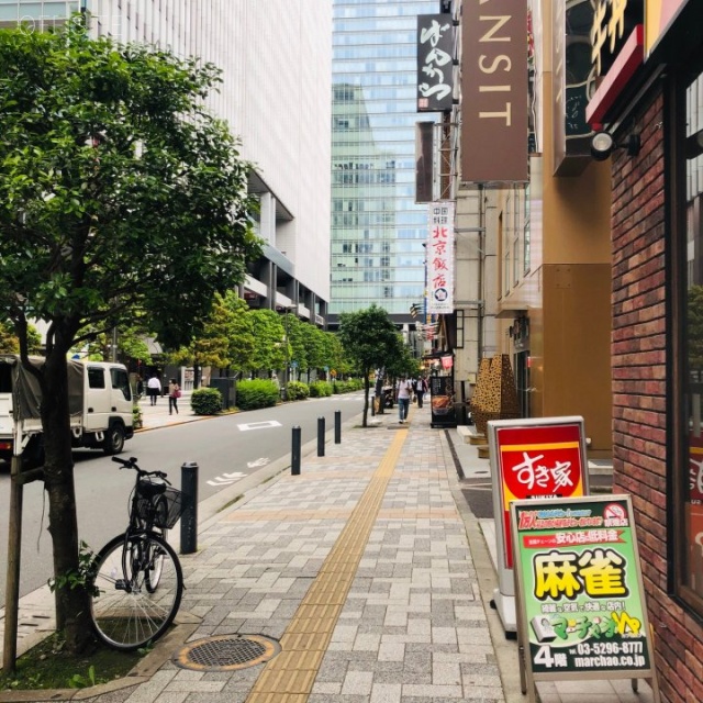 松孝商事ビル ビル前面道路