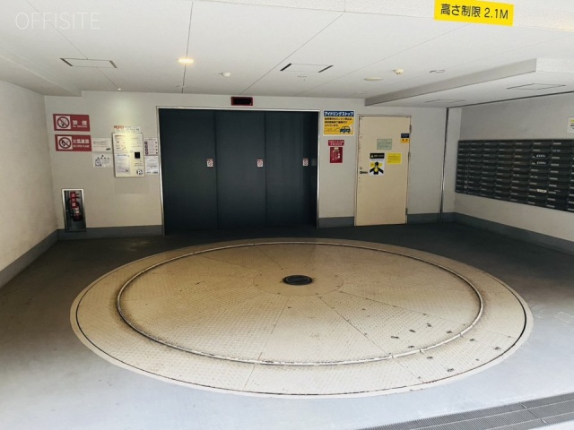 レジディア四谷三丁目ビル 駐車場