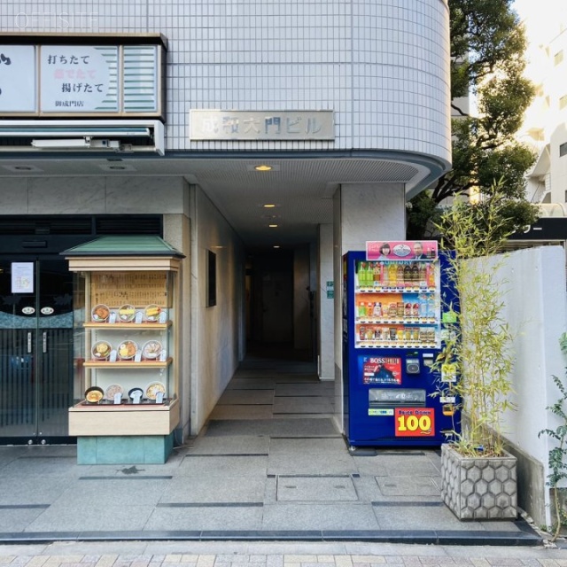 成和大門ビル エントランス