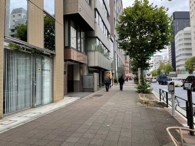 RBM築地スクエアビル 前面歩道