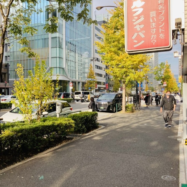 長友ランディックビル ビル前面道路