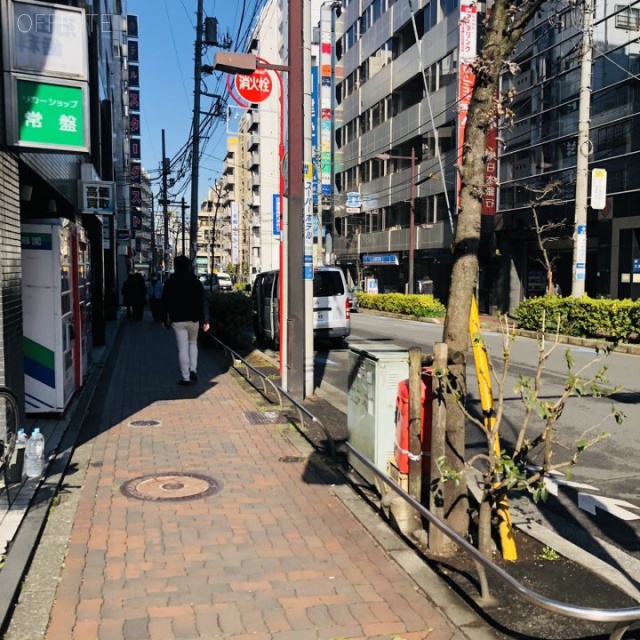 アークシティ池袋 ビル前面道路