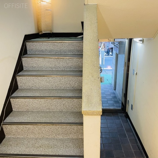 八重垣ビル エントランス