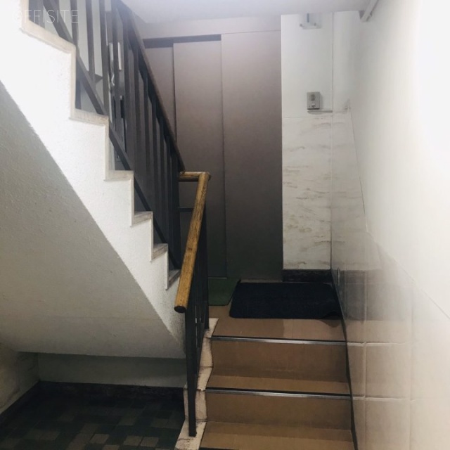 金原ビル エントランス