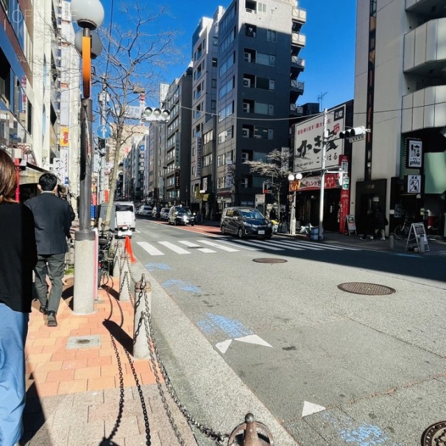 アーバン新橋 前面に赤レンガ通り