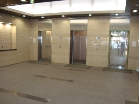 ユニゾ堀留町二丁目ビル エントランス
