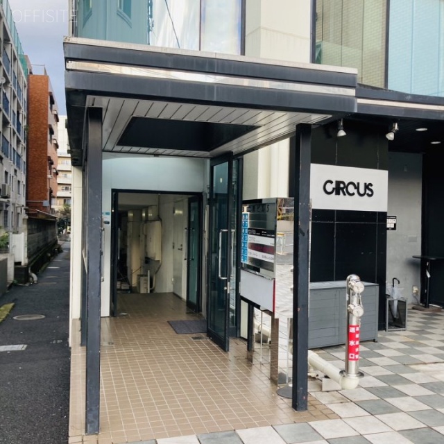 第5叶ビル エントランス