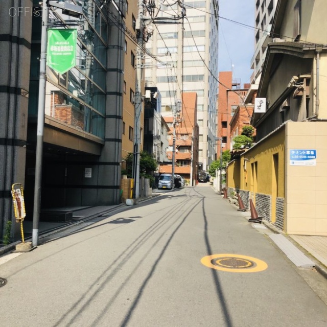 CREA赤坂 ビル前面道路