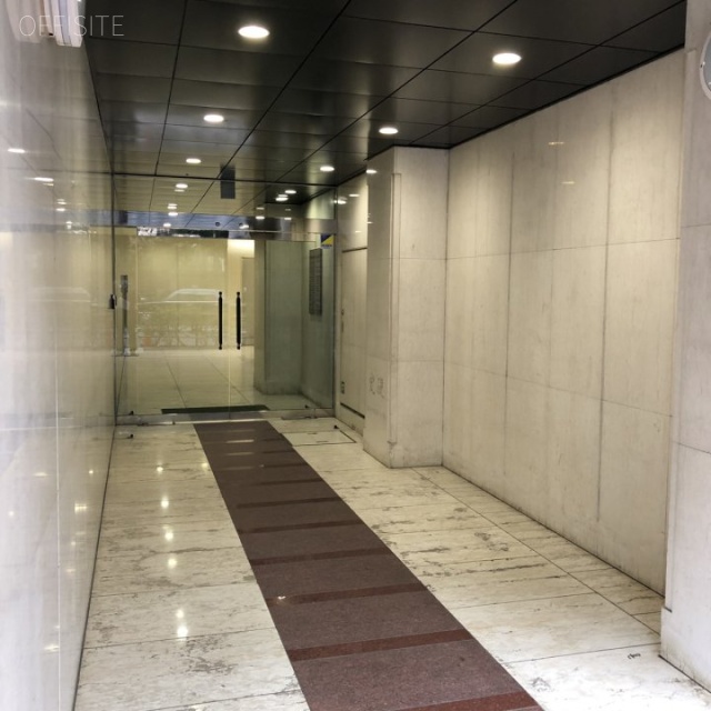 本郷綱ビル エントランス