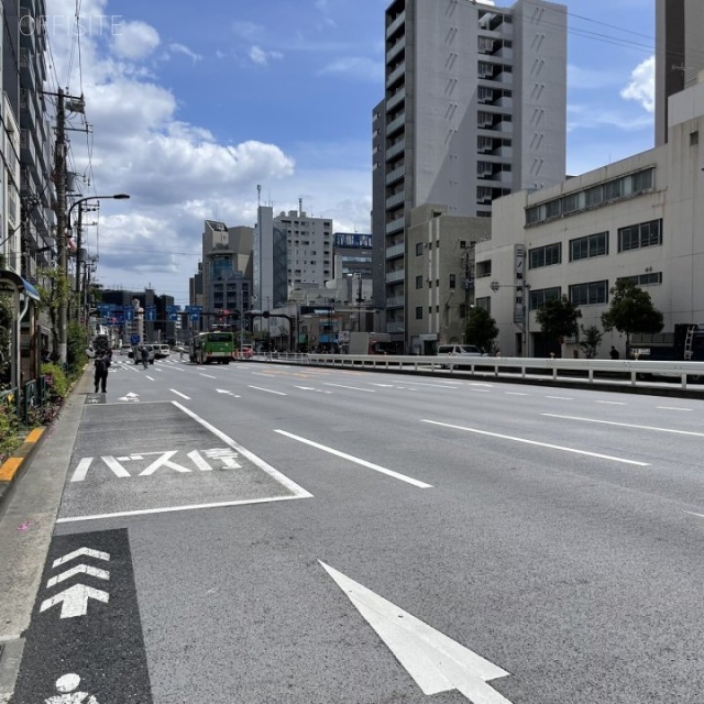 三ノ輪ビル 前面に明治通り