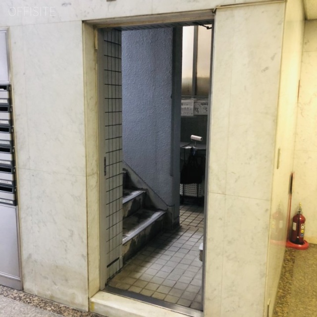 和光ビル エントランス