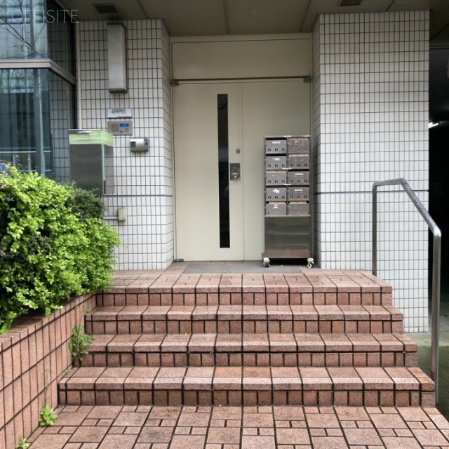 HF横浜山下ビル 裏口