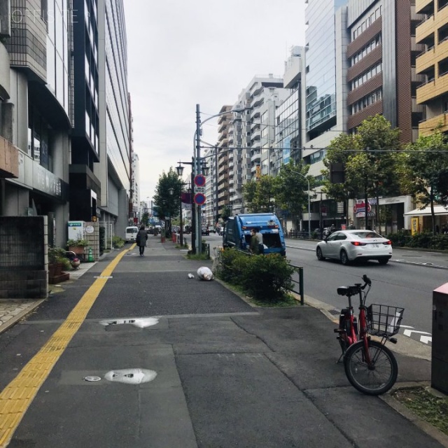 新宿太陽ビル ビル前面道路