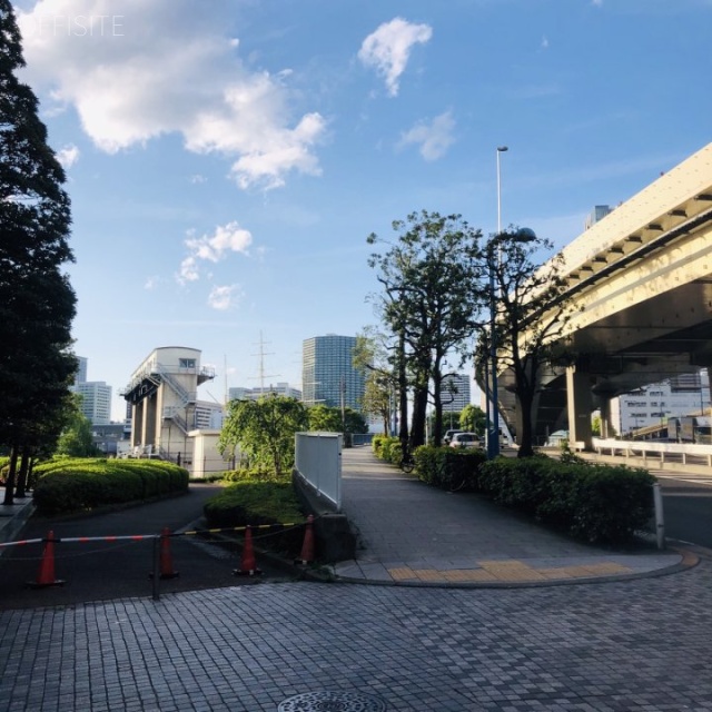 天王洲ファーストタワー ビル前面道路
