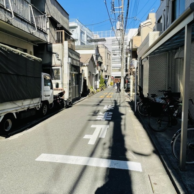 TYKビル ビル前面道路
