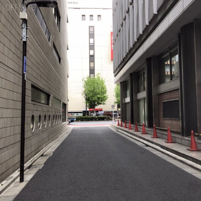 岩波書店アネックスビル ビル前面道路