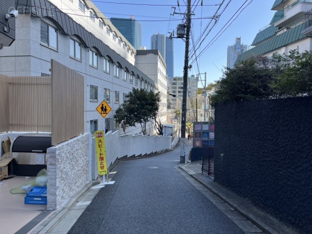 ninetytwo13 前面道路。六本木方面