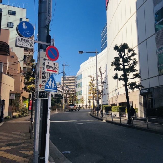 パルロード3 ビル前面道路