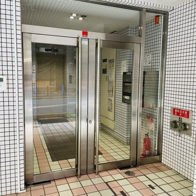 一番町村上ビル エントランス