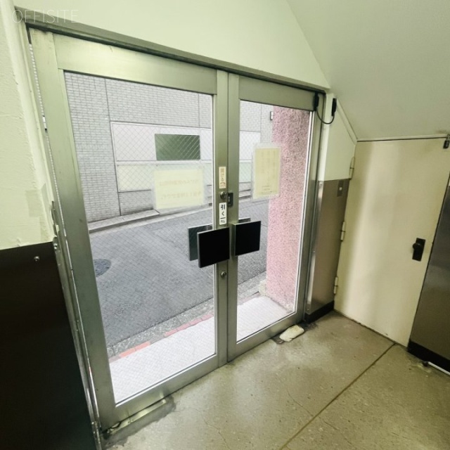 飯島ビル新館 エントランス