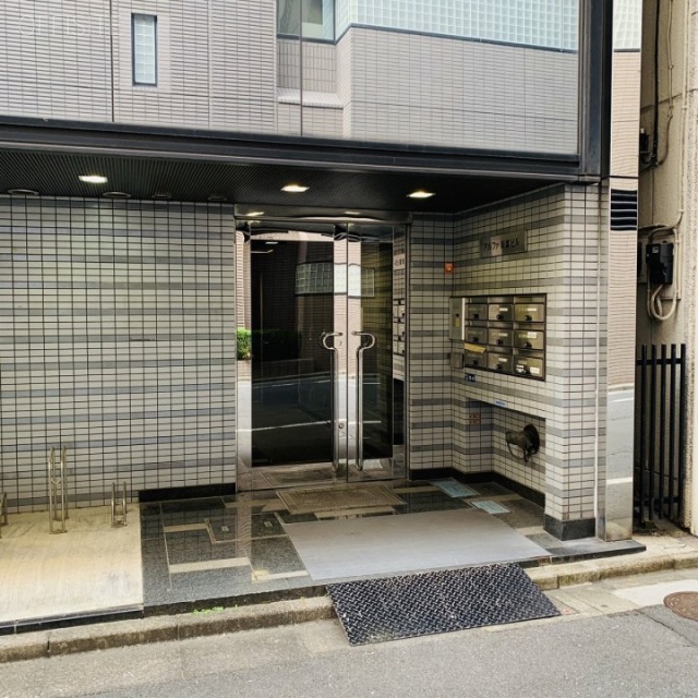 アルファ新富ビル エントランス