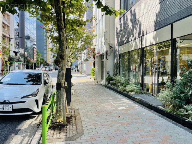 HF日本橋兜町ビルディング 前面歩道