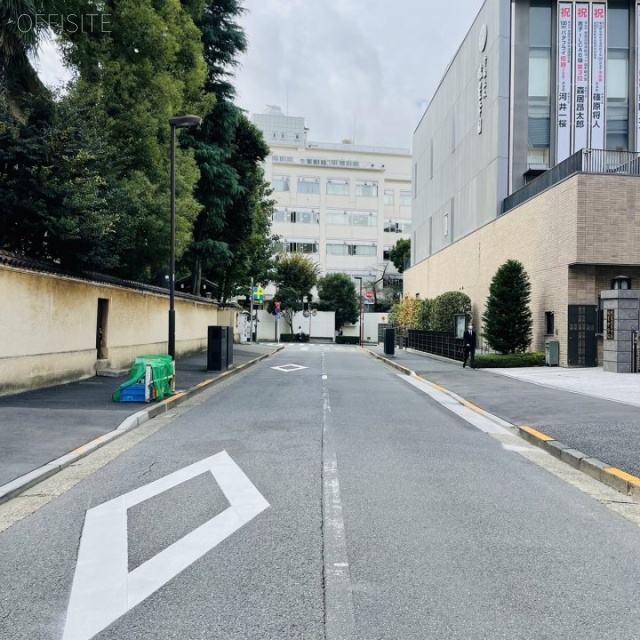 ミナト九段下ビル 前面道路