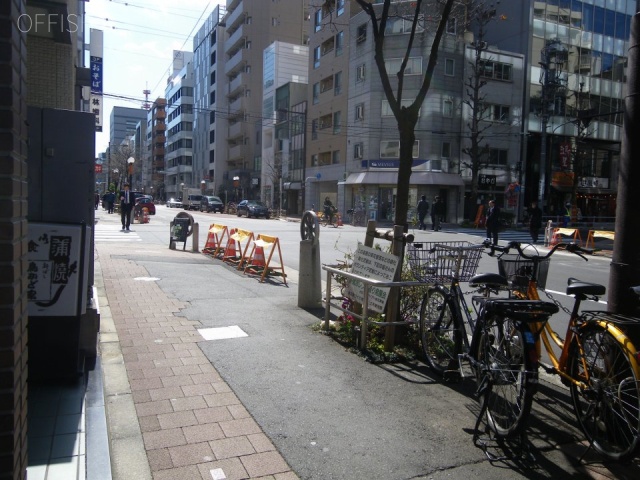 新橋スズキビル ビル前面道路