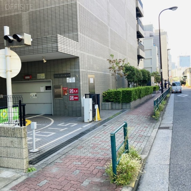 ワイズビル 駐車場