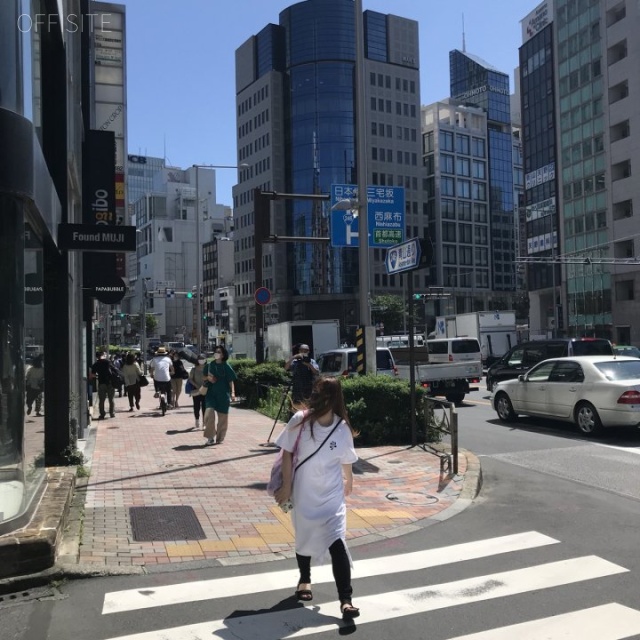 テラアシオス青山 ビル前面道路