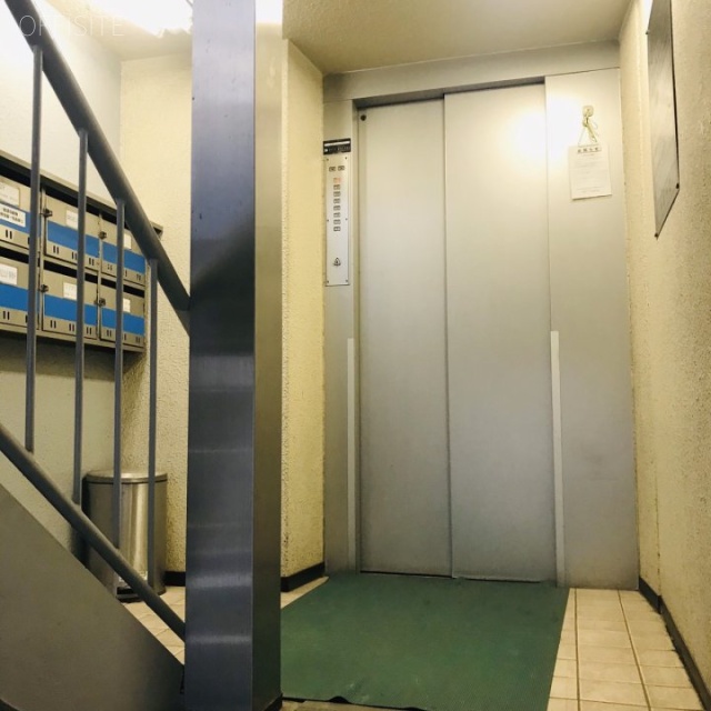 渡辺データビル エレベーター