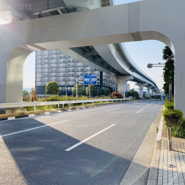 タイム24ビル ビル前面道路