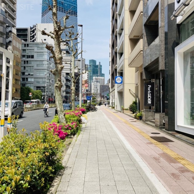 東麻布アベビル ビル前面道路