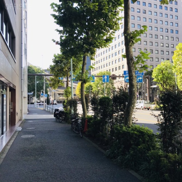 楠本第3ビル ビル前面道路