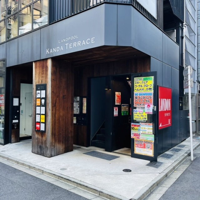 LANDPOOL KANDA TERRACE オフィスビル出入口