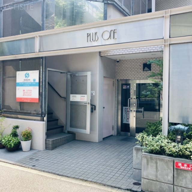 プラスワンビル エントランス