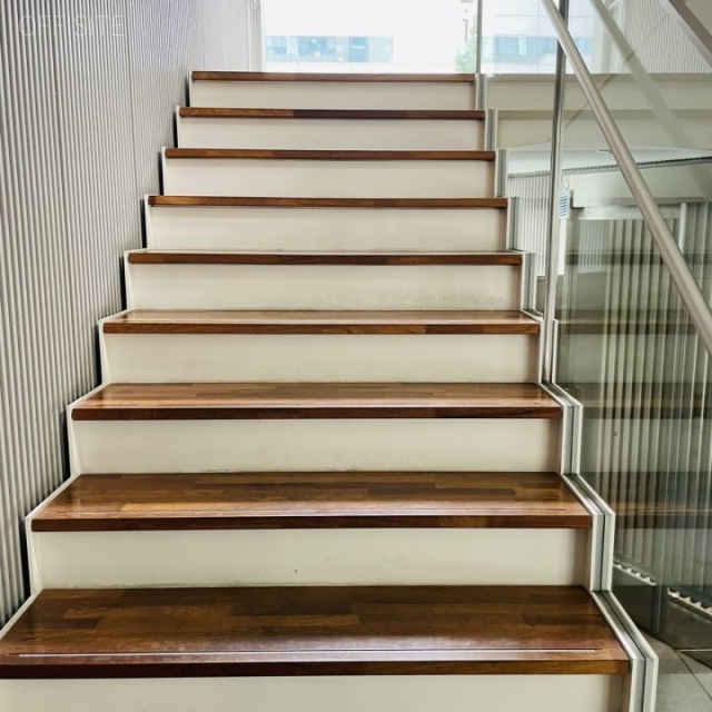 SOC高輪ビル 階段