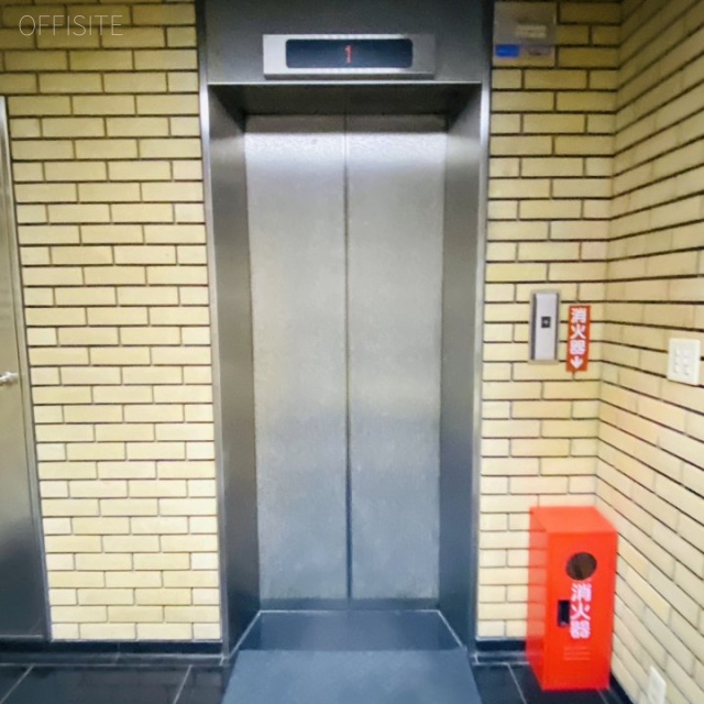 片山ビル エントランス