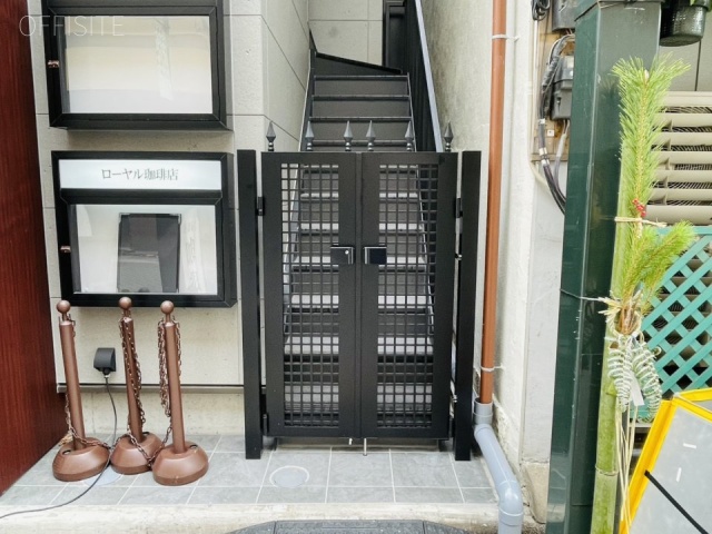 保坂ビル オフィスビル出入口