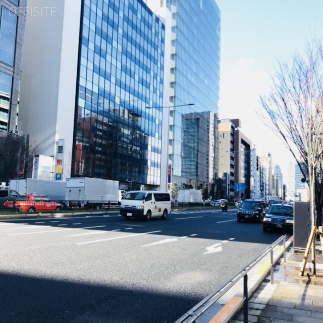 クローバー青山・ONE ビル前面道路