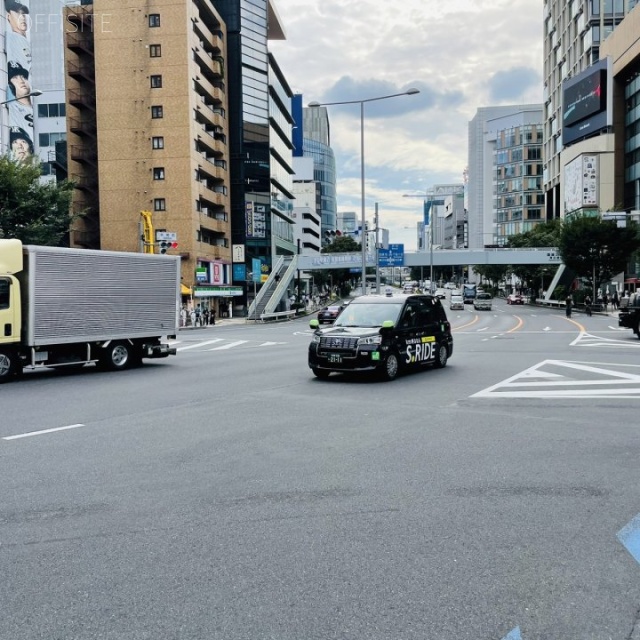 VORT外苑前Ⅰ 前面に青山通り