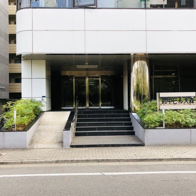 鈴中ビル大森 オフィスビル出入口