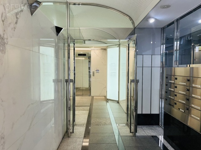 第32荒井(九段南センター)ビル エントランス