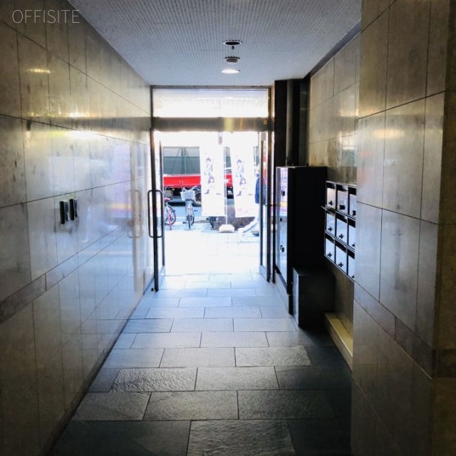 東和ビル エントランス
