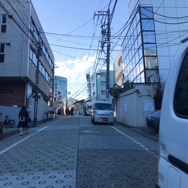市谷左内坂ビル ビル前面道路
