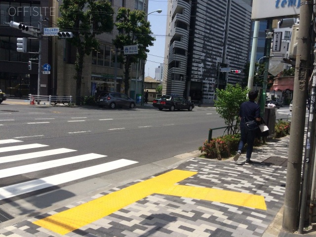 VORT外苑前Ⅲ ビル前面道路