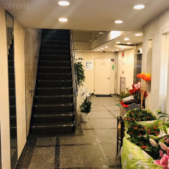 青柳ビル エントランス