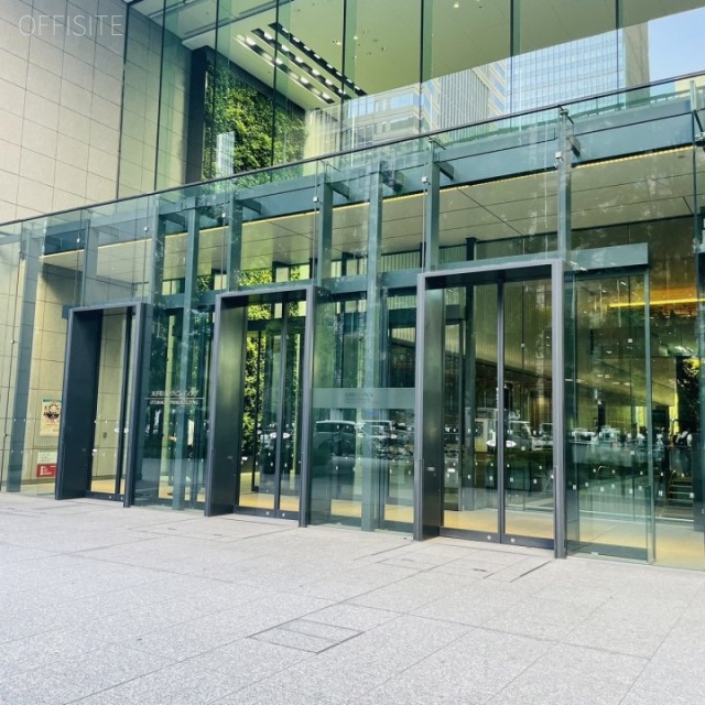 大手町パークビル オフィスビル出入口