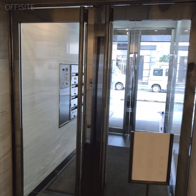 オーク入船ビル エントランス