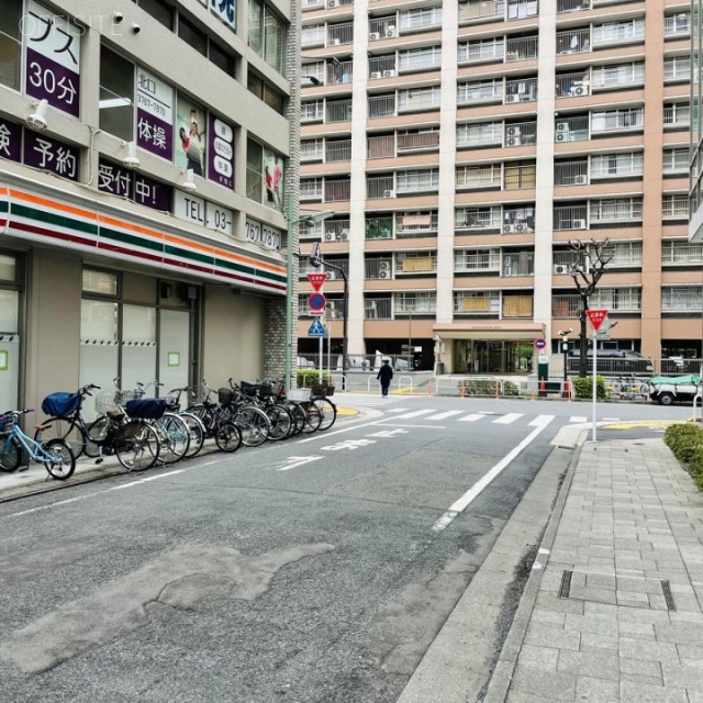 第2下川ビル ビル前面道路